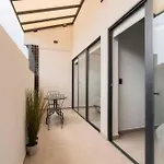 P601 Amazing Rooftop 2Bdrm 2Bath Apt Ac