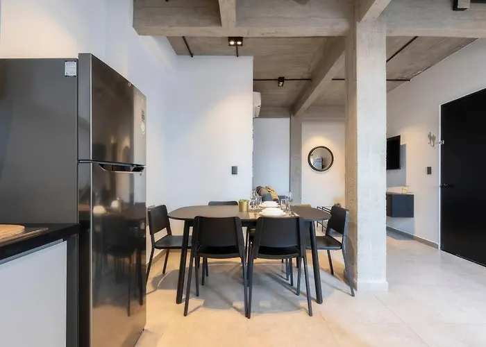P601 Amazing Rooftop 2Bdrm 2Bath Apt Ac