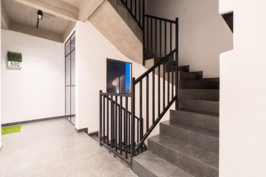 P601 Amazing Rooftop 2bdrm 2bath Ac Apartment *